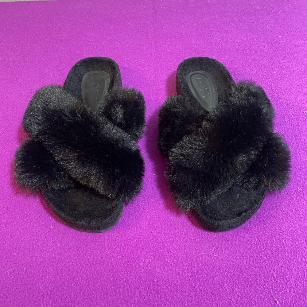 Loft Fuzzy slippers size 7/8
